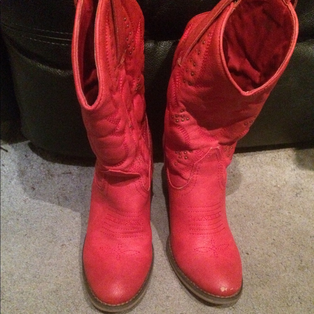 Very volatile cowboy boots